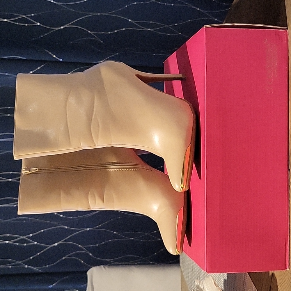 Shoedazzle nude ankle booties